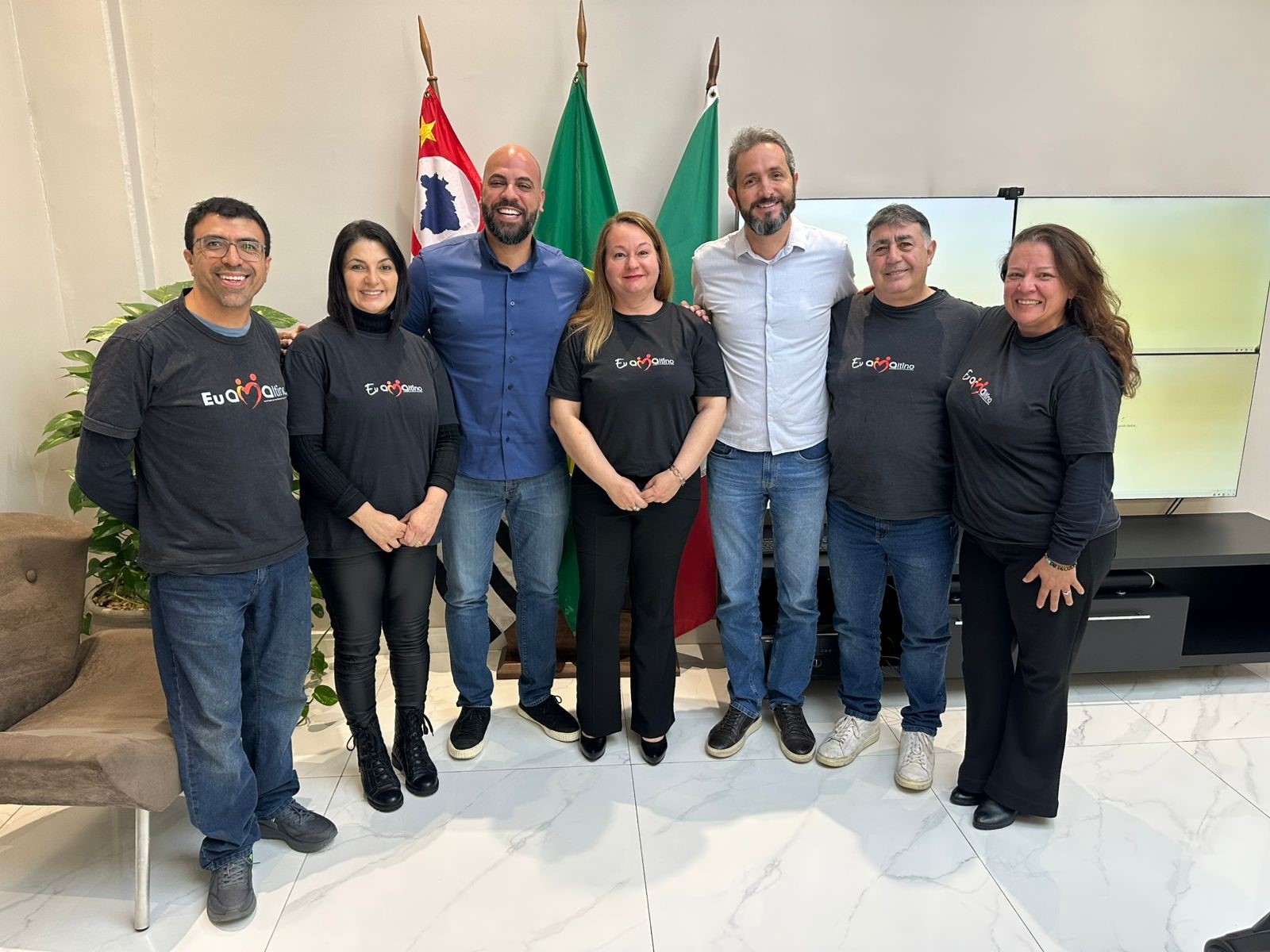 Representantes da AMALTINO com o prefeito Gerson Pessoa e o secretário Pedro Sotero durante encontro para apresentar demandas da AMALTINO